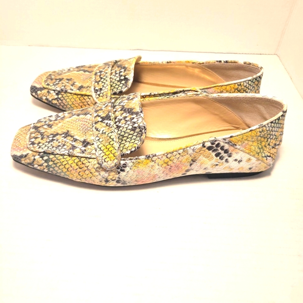NWOT VINCE CAMUTO VC Landerla Snake Loafers